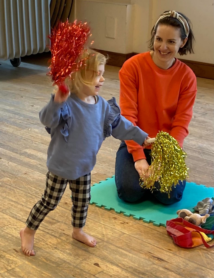 Mother, Toddler and baby creative dance and movement class in cambridge and cambridgeshire gallery image 11