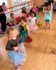 Mother, Toddler and baby creative dance and movement class in cambridge and cambridgeshire